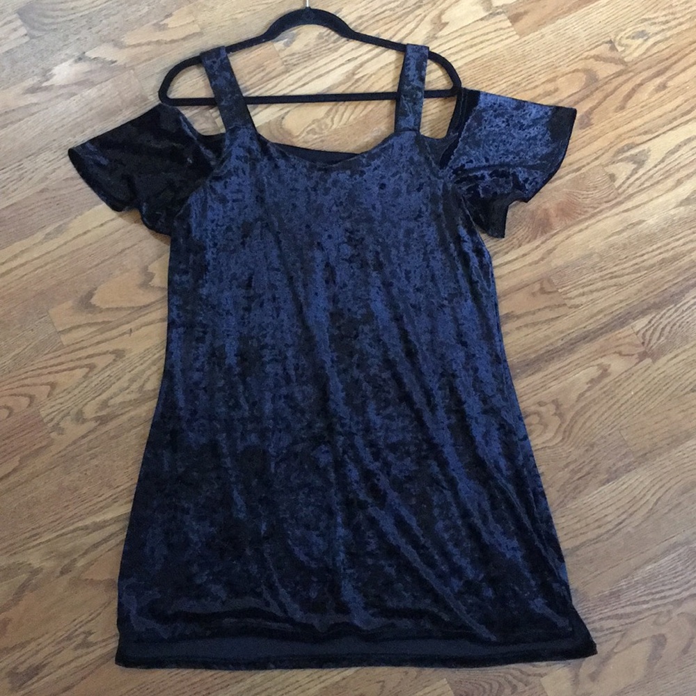 Back velvet cold shoulder dress